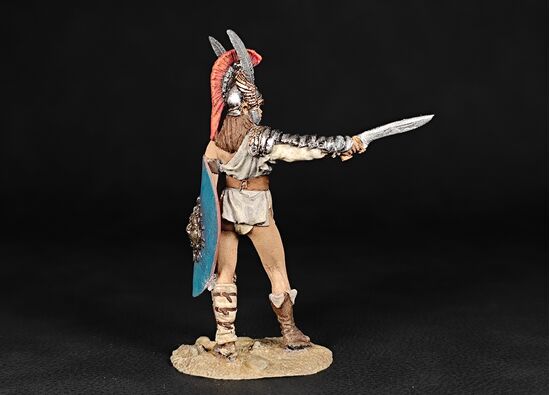 Амазонка-гладиатор с фалькатой в росписи