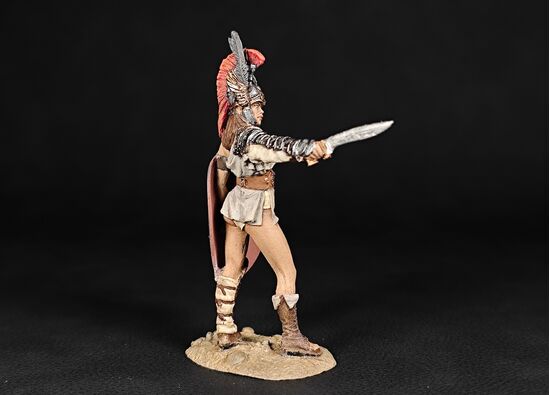 Амазонка-гладиатор с фалькатой в росписи