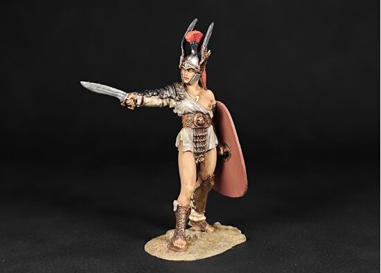 Амазонка-гладиатор с фалькатой в росписи