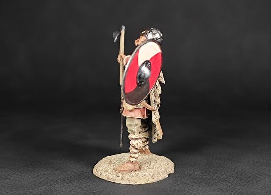 Викинг из воинов Волки Одина, IX-X века в росписи