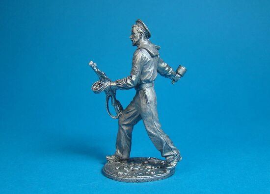 Краснофлотец с автоматом ППШ и гранатой РПГ- 40, 1943-1945 года