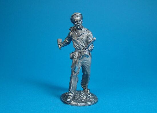 Краснофлотец с автоматом ППШ и гранатой РПГ- 40, 1943-1945 года