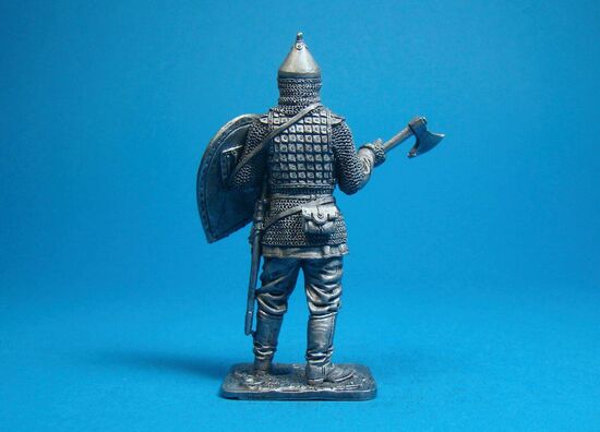 Русичь воин с топором, XIV век