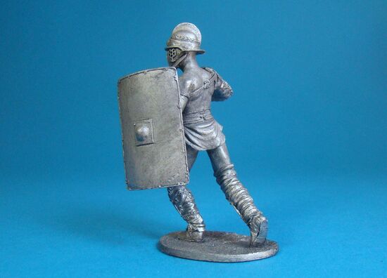 Гладиатор секутор идет в наступлени