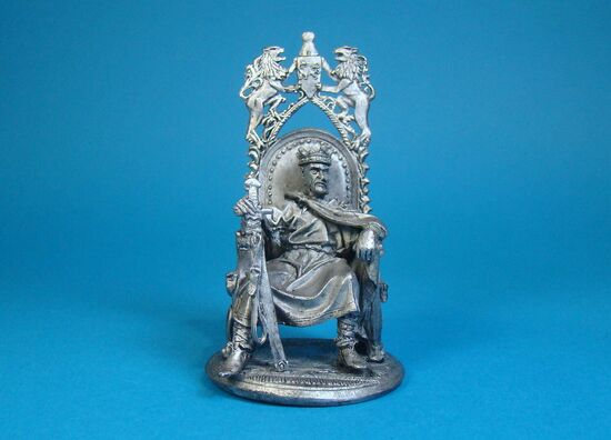 Король Артур на троне