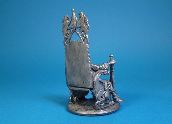 Король Артур на троне