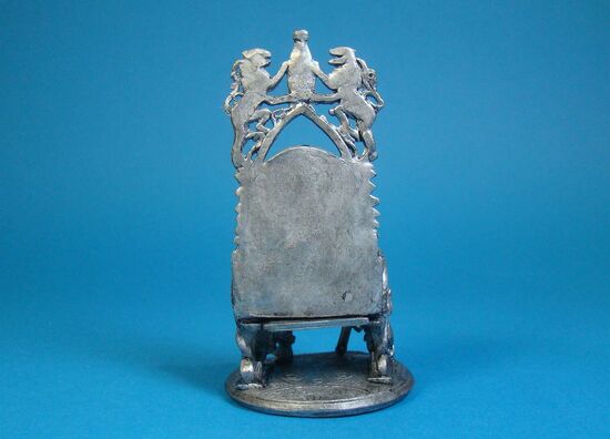 Король Артур на троне