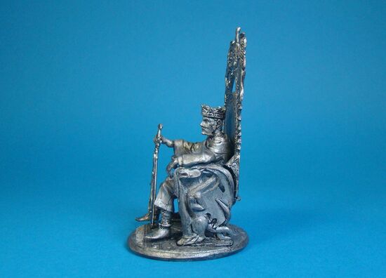 Король Артур на троне