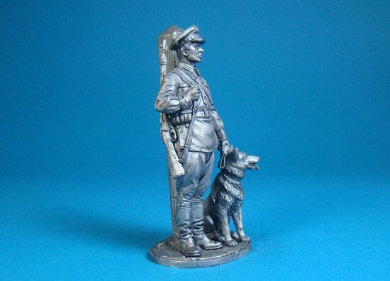 Младший сержант Пограничных войск с собакой, 1941 год