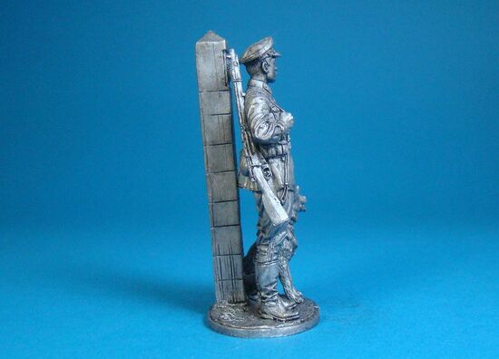 Младший сержант Пограничных войск с собакой, 1941 год