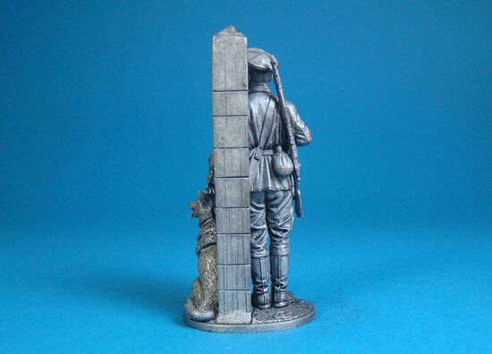 Младший сержант Пограничных войск с собакой, 1941 год