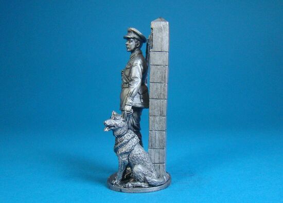 Младший сержант Пограничных войск с собакой, 1941 год