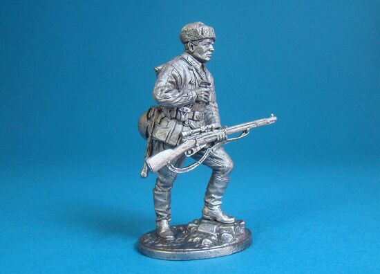 Снайпер 1047-го стрелкового полка Василий Зайцев, осень 1942 года.