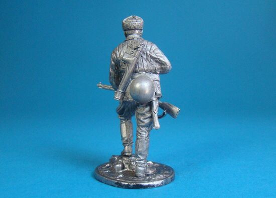 Снайпер 1047-го стрелкового полка Василий Зайцев, осень 1942 года.