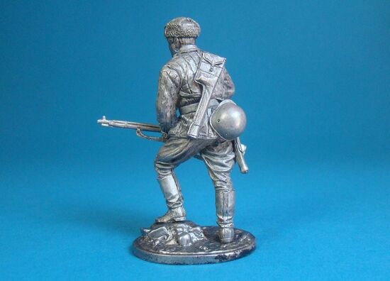 Снайпер 1047-го стрелкового полка Василий Зайцев, осень 1942 года.