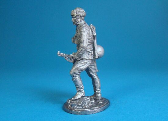 Снайпер 1047-го стрелкового полка Василий Зайцев, осень 1942 года.