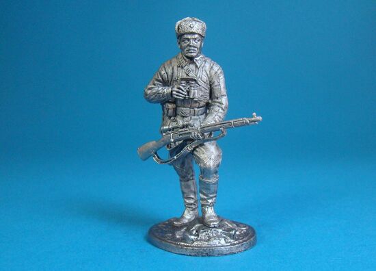 Снайпер 1047-го стрелкового полка Василий Зайцев, осень 1942 года.