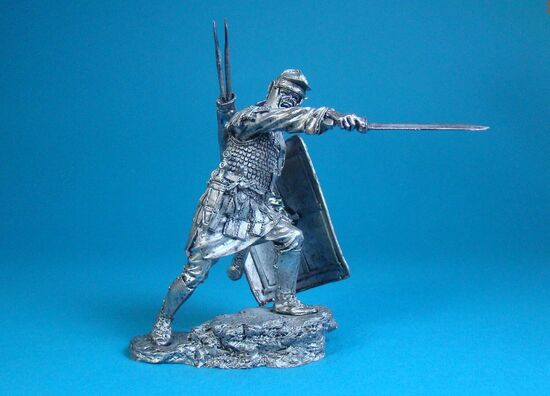 Римский легионер, идущий в бой, II - III век н.э.Римский легионер, идущий в бой, II - III век н.э.