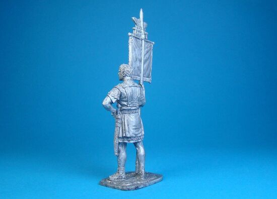 Римский знаменосец, I-II века н.э.