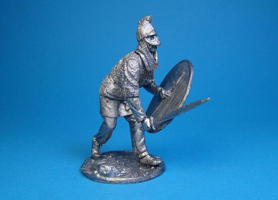 Викинг в шлеме с полумаской