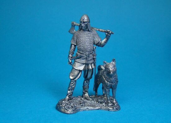Вождь Викингов с собакой, X век оловянная миниатюра