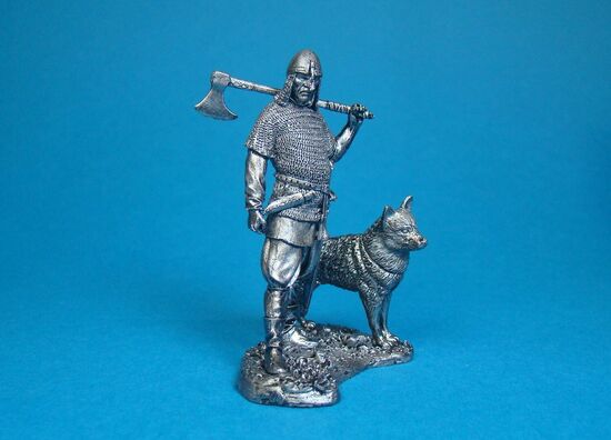Вождь Викингов с собакой, X век оловянная миниатюра
