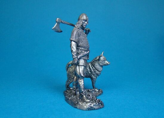 Вождь Викингов с собакой, X век оловянная миниатюра