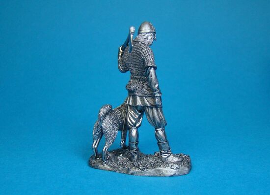 Вождь Викингов с собакой, X век оловянная миниатюра