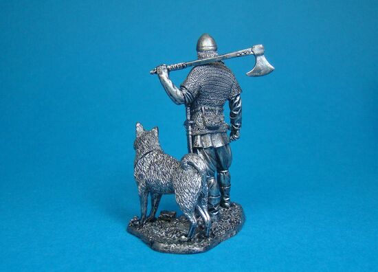 Вождь Викингов с собакой, X век оловянная миниатюра