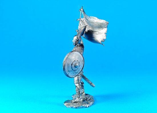 Мороний поднимает знамя свободы