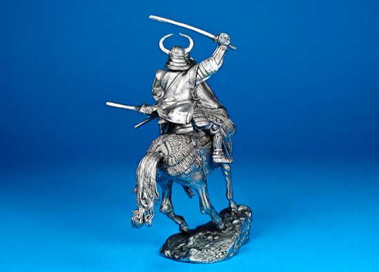 Конный самурай с катаной 1582 год