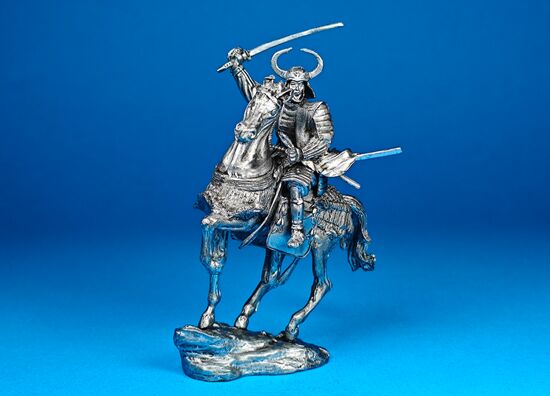 Конный самурай с катаной 1582 год