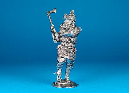 Викинг с топором, IX-X век