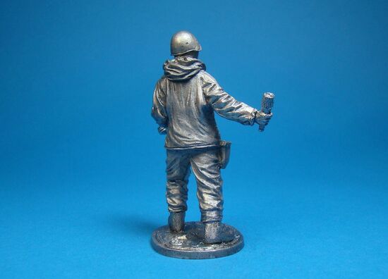 Автоматчик пехоты Красной армии в зимнем камуфляже, СССР 1941-1945 года