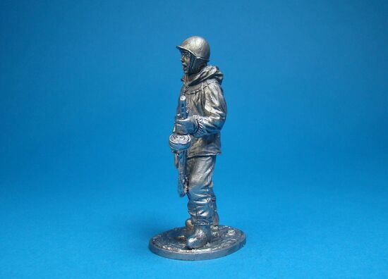 Автоматчик пехоты Красной армии в зимнем камуфляже, СССР 1941-1945 года