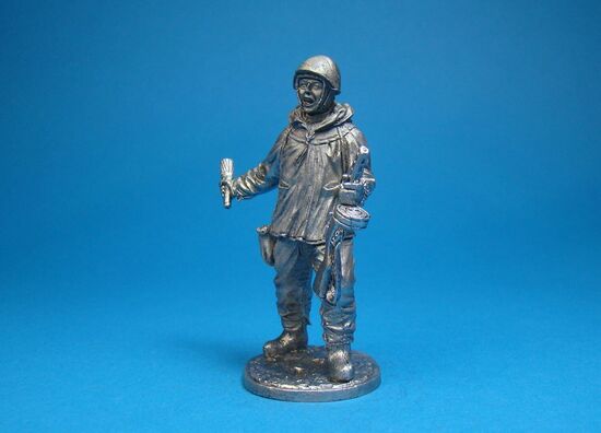 Автоматчик пехоты Красной армии в зимнем камуфляже, СССР 1941-1945 года