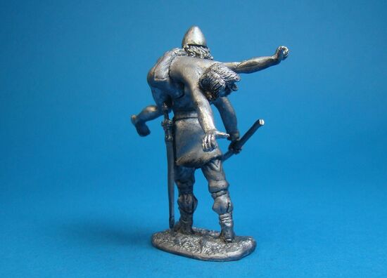 Викинг с добычей