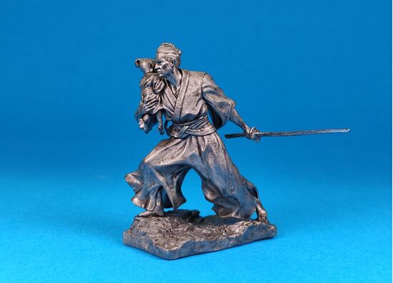 Самурай защищает своего сына