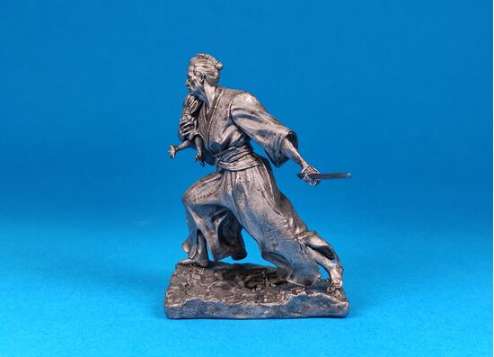 Самурай защищает своего сына