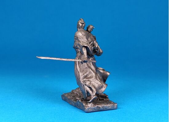 Самурай защищает своего сына