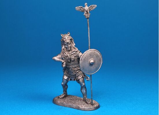 Аквилифер в битве при Каннах под командованием консула Гая Теренция Варрона, 216 год до н.э.