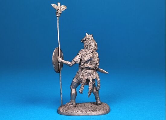 Аквилифер в битве при Каннах под командованием консула Гая Теренция Варрона, 216 год до н.э.